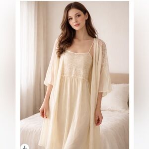 Vintage 80s- Romantic Cream Lace Trim Women's Nightgown and Robe Set